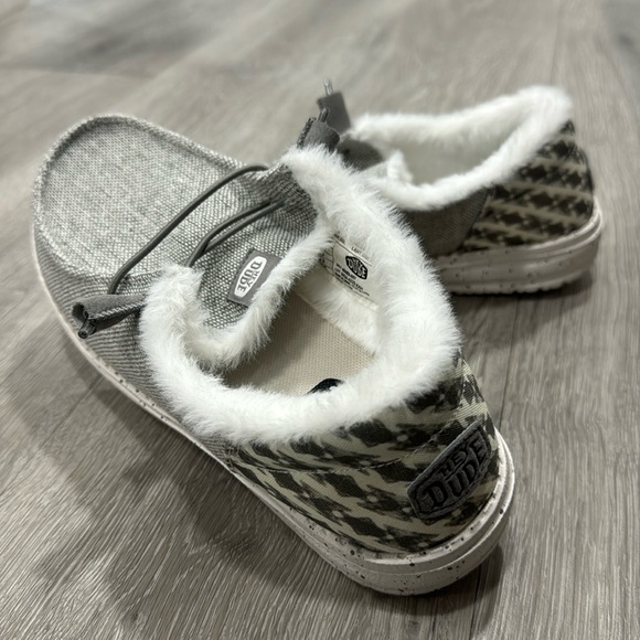Women’s Hey Dude Slip On Shoe Gray Size 7 Wendy Warmth Faux Fur - Picture 2 of 10